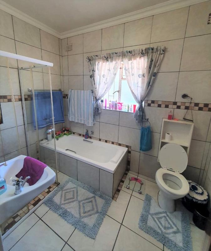 To Let 3 Bedroom Property for Rent in Chrismar Western Cape